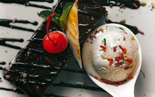 Ice Cream Beside A Brownie  from Chrome web store to be run with OffiDocs Chromium online