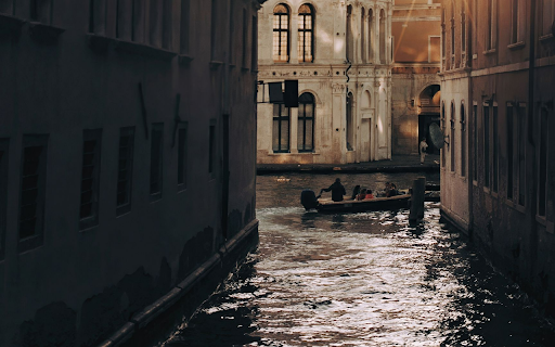 Journey on a Venice Canal  from Chrome web store to be run with OffiDocs Chromium online