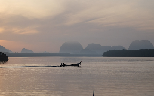 Lake and mountains at dawn  from Chrome web store to be run with OffiDocs Chromium online