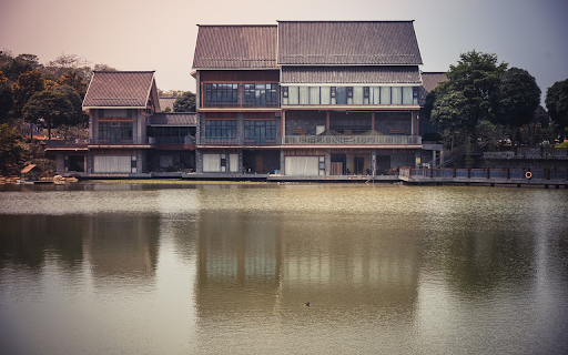 Lake in front of the house  from Chrome web store to be run with OffiDocs Chromium online