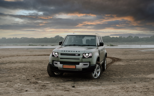Land Rover Defender 90: A Modern Icon of Off Road Capability  from Chrome web store to be run with OffiDocs Chromium online