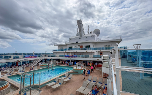 Large onboard swimming pool  from Chrome web store to be run with OffiDocs Chromium online