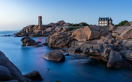 Lighthouse on a Rocky Shore  from Chrome web store to be run with OffiDocs Chromium online