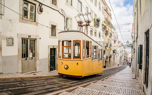Lisbon Street Tram  from Chrome web store to be run with OffiDocs Chromium online