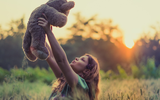 Little girl and teddy bear  from Chrome web store to be run with OffiDocs Chromium online