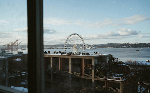 London Eye Seen from Building Window  from Chrome web store to be run with OffiDocs Chromium online