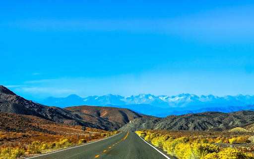 Long straight road with vast mountains  from Chrome web store to be run with OffiDocs Chromium online