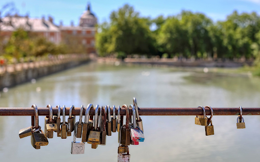 Love locks  from Chrome web store to be run with OffiDocs Chromium online