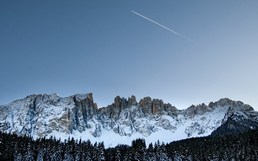 Majestic Winter Peaks  from Chrome web store to be run with OffiDocs Chromium online