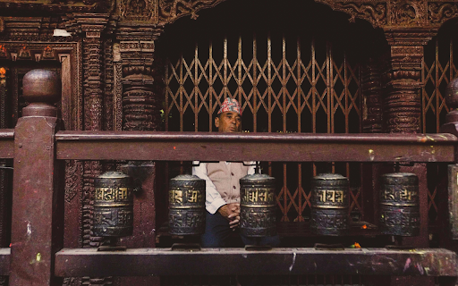Man at Buddhist Temple  from Chrome web store to be run with OffiDocs Chromium online