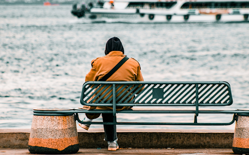 Man on the harbor  from Chrome web store to be run with OffiDocs Chromium online