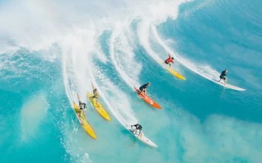 Man surfing  from Chrome web store to be run with OffiDocs Chromium online