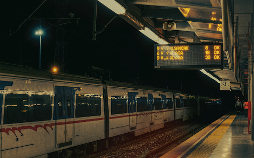 Metro Train at Station in Izmir in Turkey  from Chrome web store to be run with OffiDocs Chromium online