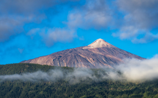 Mountain Amidst the Sky and Clouds  from Chrome web store to be run with OffiDocs Chromium online