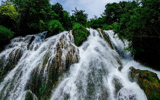 Mountains and flowing water  from Chrome web store to be run with OffiDocs Chromium online