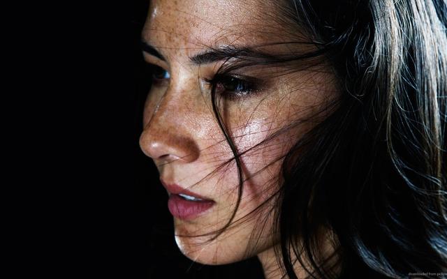 Olivia Munn Desktop Wallpaper The Predator Im  from Chrome web store to be run with OffiDocs Chromium online