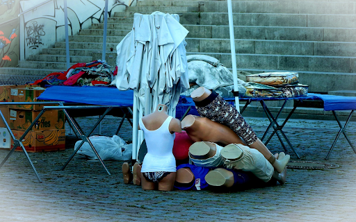 outdoor clothing stall  from Chrome web store to be run with OffiDocs Chromium online