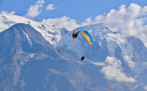 Paragliding Over Peaks  from Chrome web store to be run with OffiDocs Chromium online