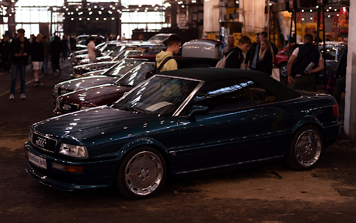 People at a Car Show  from Chrome web store to be run with OffiDocs Chromium online