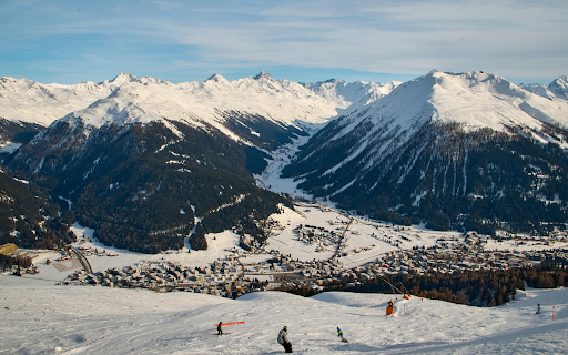 People on Snow Covered Mountain  from Chrome web store to be run with OffiDocs Chromium online