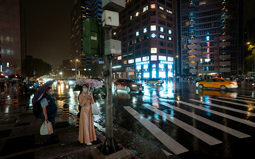 People Standing on the Street on a Rainy Night  from Chrome web store to be run with OffiDocs Chromium online