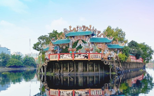 Phù Châu Floating Temple – A Hidden Spiritual Gem on the Saigon River  from Chrome web store to be run with OffiDocs Chromium online