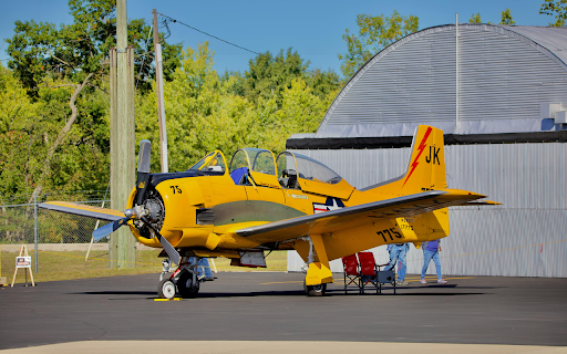 Photo of a Yellow Aircraft  from Chrome web store to be run with OffiDocs Chromium online