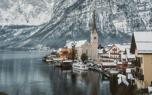 Picturesque Winter View of Alpine Village by Lake  from Chrome web store to be run with OffiDocs Chromium online