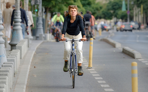 Pretty girl on a bicycle  from Chrome web store to be run with OffiDocs Chromium online