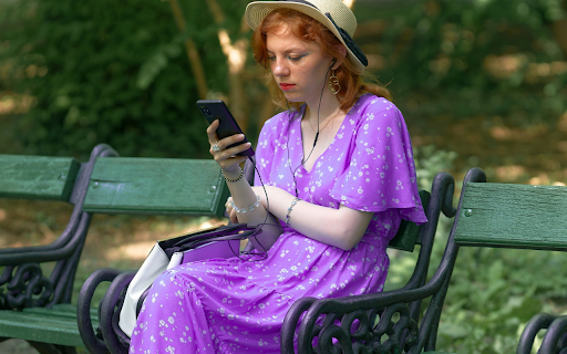 Purple dress girl in the park  from Chrome web store to be run with OffiDocs Chromium online