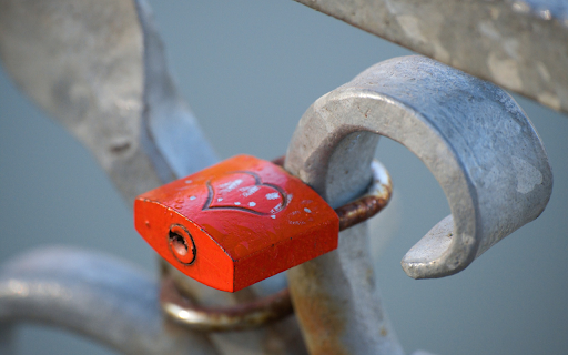 Red heart lock  from Chrome web store to be run with OffiDocs Chromium online