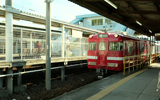 Red Train at Japanese Station  from Chrome web store to be run with OffiDocs Chromium online