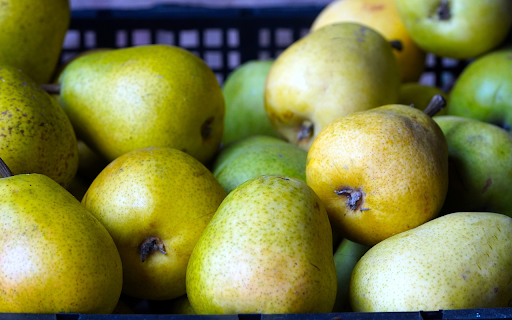 Ripe pear in water  from Chrome web store to be run with OffiDocs Chromium online