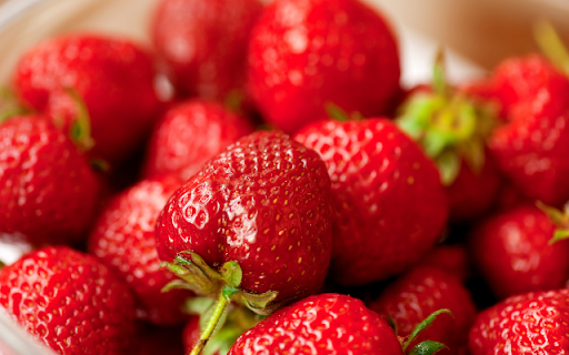 Ripe Red Strawberry Theme: A Sweet and Refreshing Delight  from Chrome web store to be run with OffiDocs Chromium online