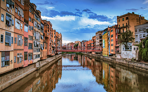 River in the middle of the city  from Chrome web store to be run with OffiDocs Chromium online