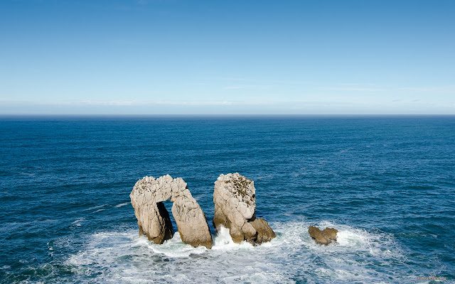 Rocks in the Sea  from Chrome web store to be run with OffiDocs Chromium online