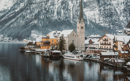 Scenic Winter View of Hallstatt Village  from Chrome web store to be run with OffiDocs Chromium online