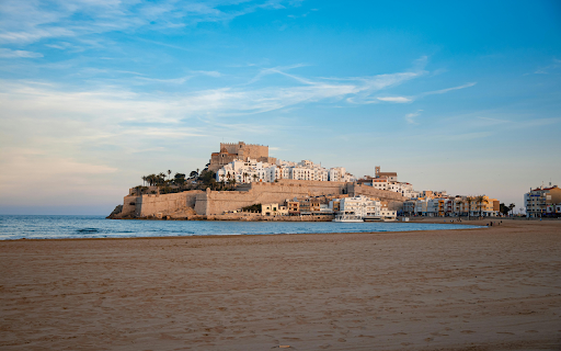 Sea, Beach and Peniscola Castle, Spain  from Chrome web store to be run with OffiDocs Chromium online