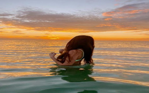 sea ​​girl and sunset wallpapers  from Chrome web store to be run with OffiDocs Chromium online
