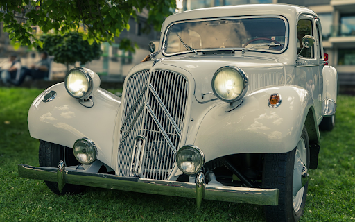 Shiny white car  from Chrome web store to be run with OffiDocs Chromium online