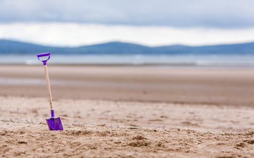 Shovel on the sand  from Chrome web store to be run with OffiDocs Chromium online