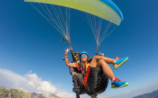 Skydiving Duo Theme – An Exhilarating Freefall Adventure  from Chrome web store to be run with OffiDocs Chromium online