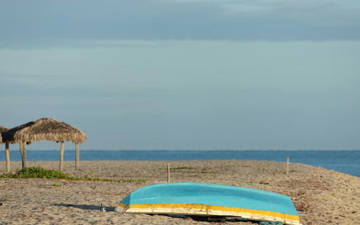 Small Boat on the Beach  from Chrome web store to be run with OffiDocs Chromium online