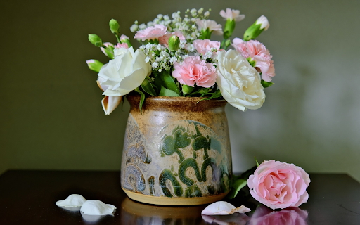 Small flower vase with wide mouth  from Chrome web store to be run with OffiDocs Chromium online