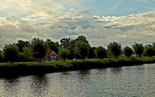Small house by the river  from Chrome web store to be run with OffiDocs Chromium online