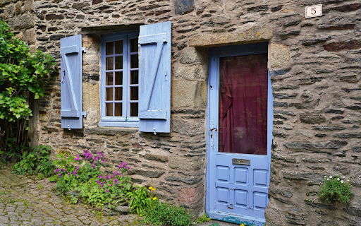 Stone House and Blue Windows  from Chrome web store to be run with OffiDocs Chromium online