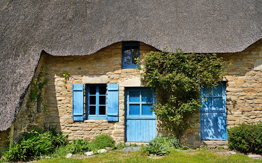 Stone wall house with green door  from Chrome web store to be run with OffiDocs Chromium online