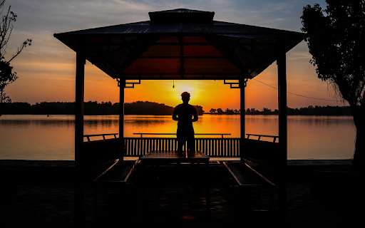 Sunset on the river  from Chrome web store to be run with OffiDocs Chromium online