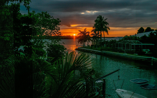 Sunset scene on blue lake  from Chrome web store to be run with OffiDocs Chromium online