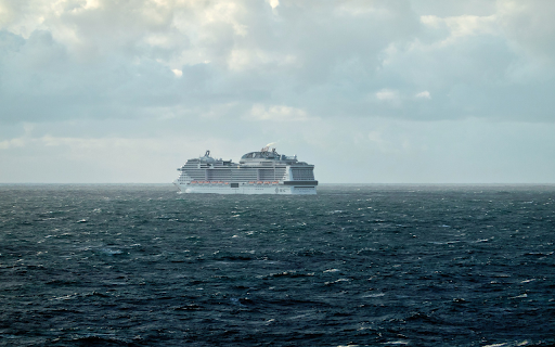 Super yacht at sea  from Chrome web store to be run with OffiDocs Chromium online